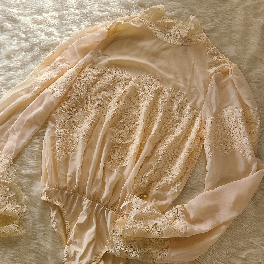 We are Hah hot as hell queen for a day bodysuit S